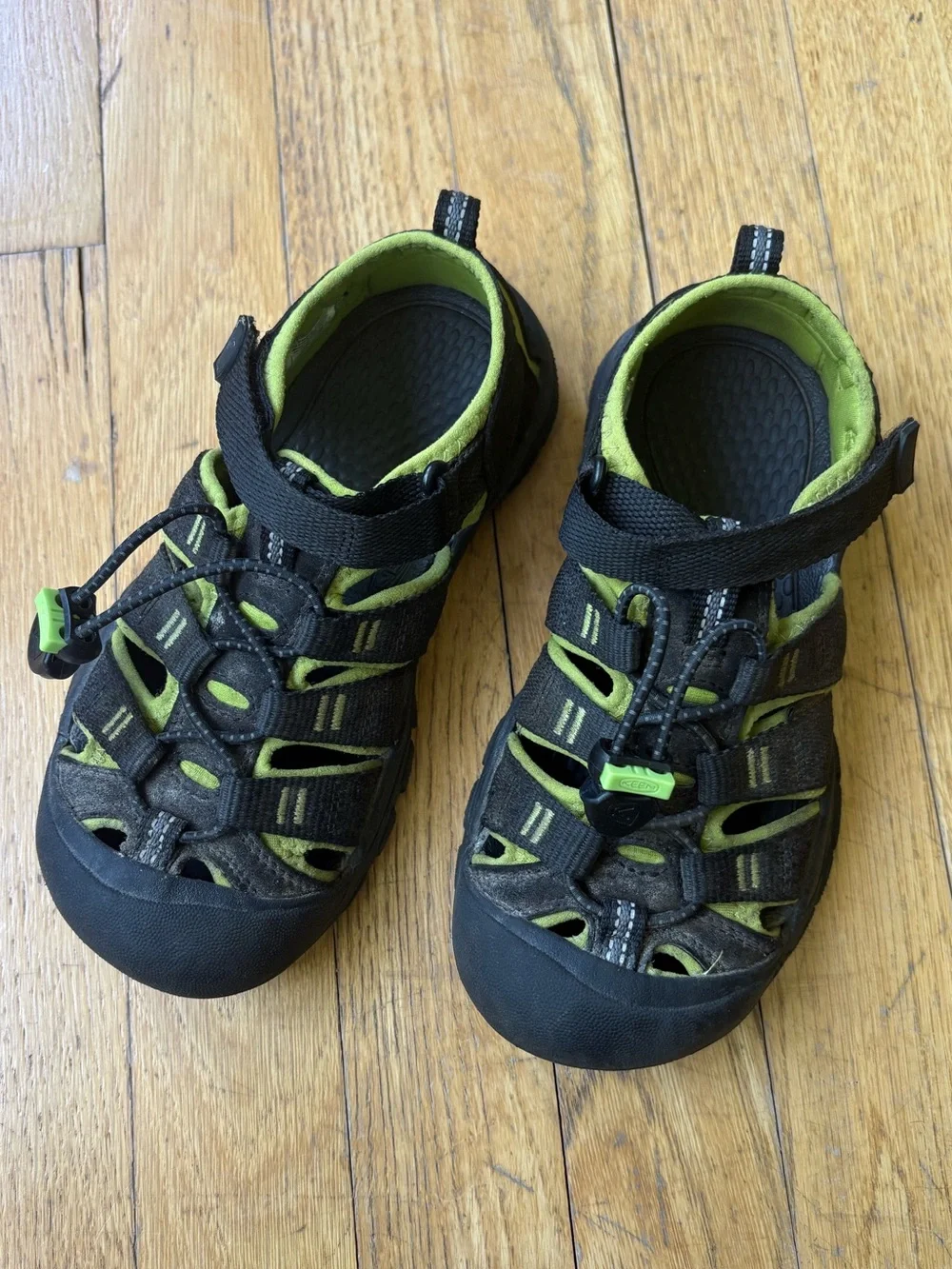 Keen Kids Newport H2 Black and Green Closed-Toe Water Sandals